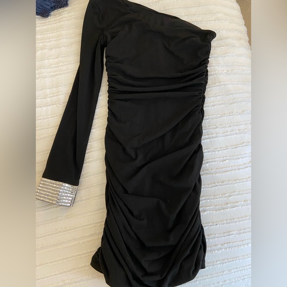 Black One Shoulder Ruched Mini Party Dress with sequin sleeve - Picture 5 of 7